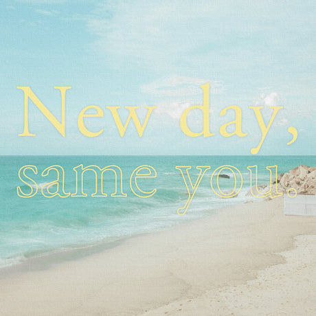 前向きな行動の起点 | 静かな海と優しい色で始まる一日 ― New day, same you.