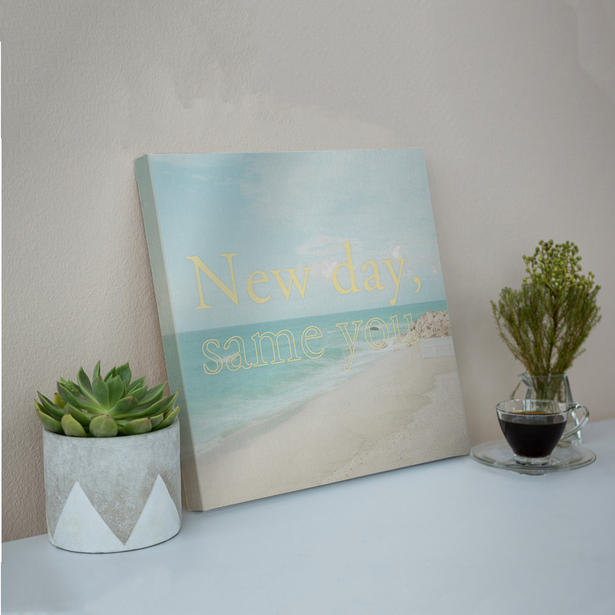 前向きな行動の起点 | 静かな海と優しい色で始まる一日 ― New day, same you.