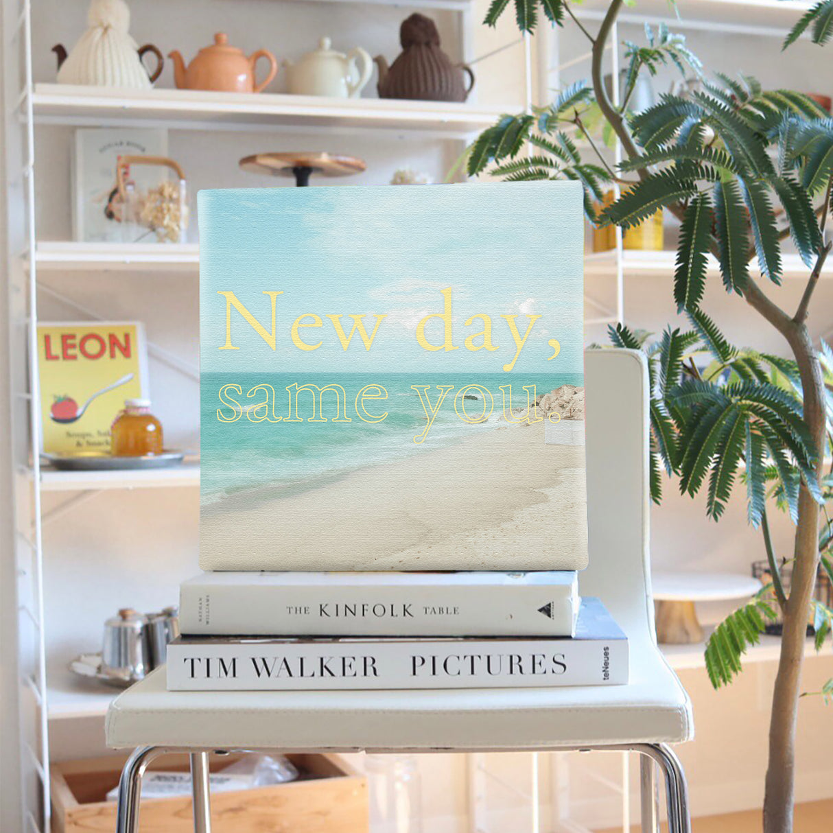 前向きな行動の起点 | 静かな海と優しい色で始まる一日 ― New day, same you.