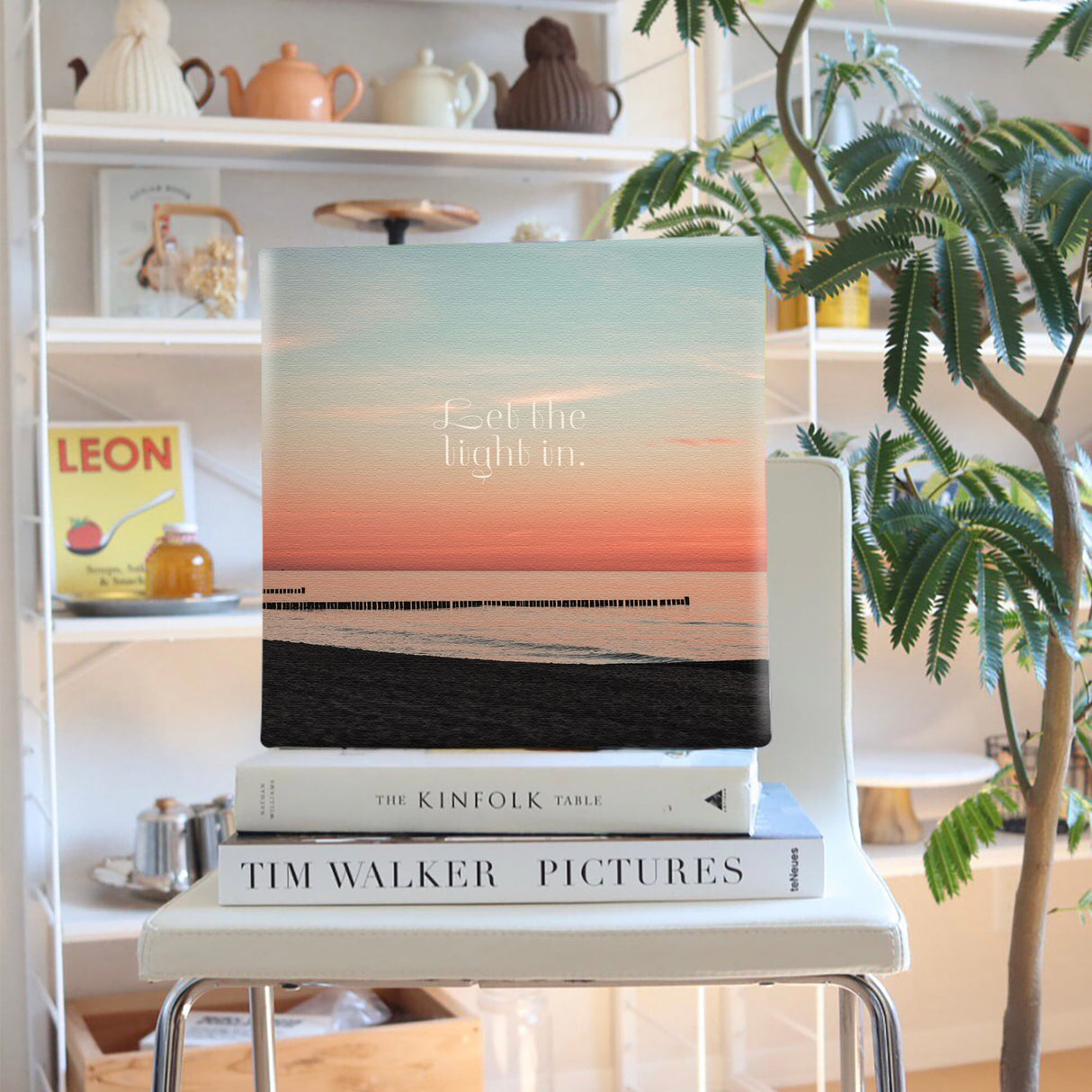 一日を、優しく照らしてくれる|朝焼けの光を迎える海辺