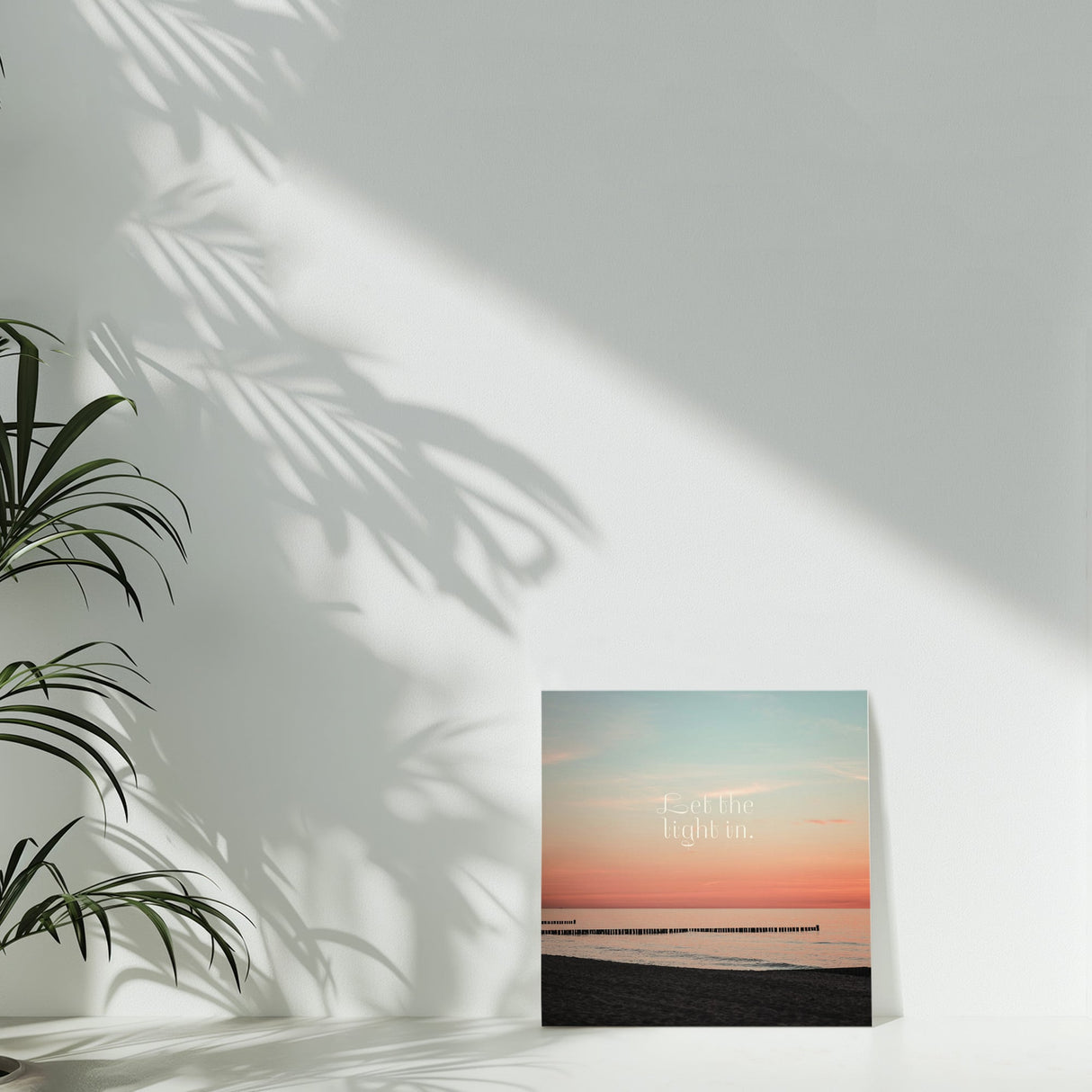 一日を、優しく照らしてくれる|朝焼けの光を迎える海辺