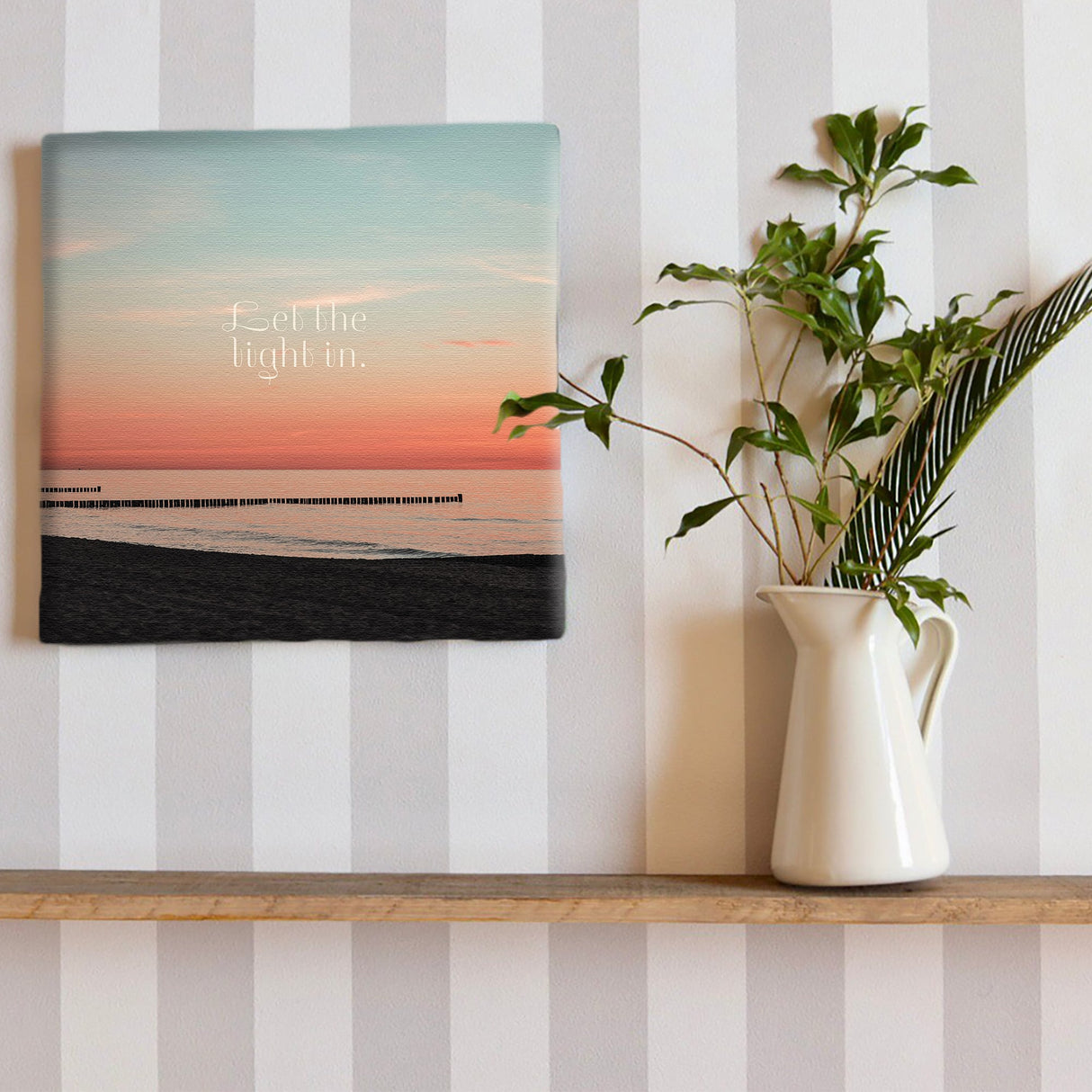 一日を、優しく照らしてくれる|朝焼けの光を迎える海辺