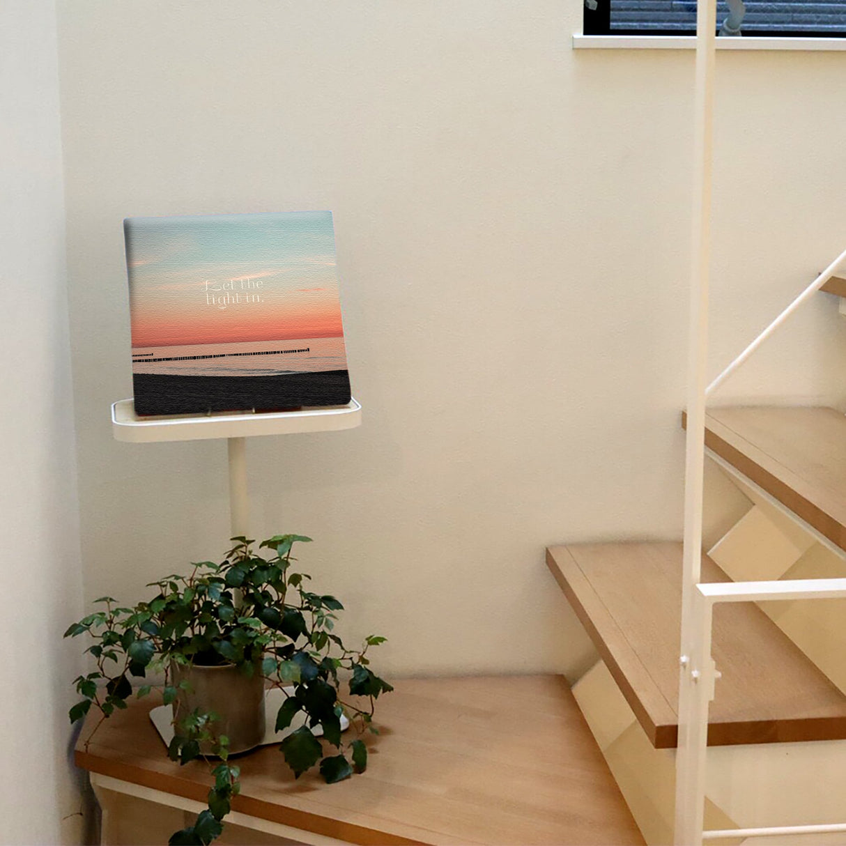 一日を、優しく照らしてくれる|朝焼けの光を迎える海辺