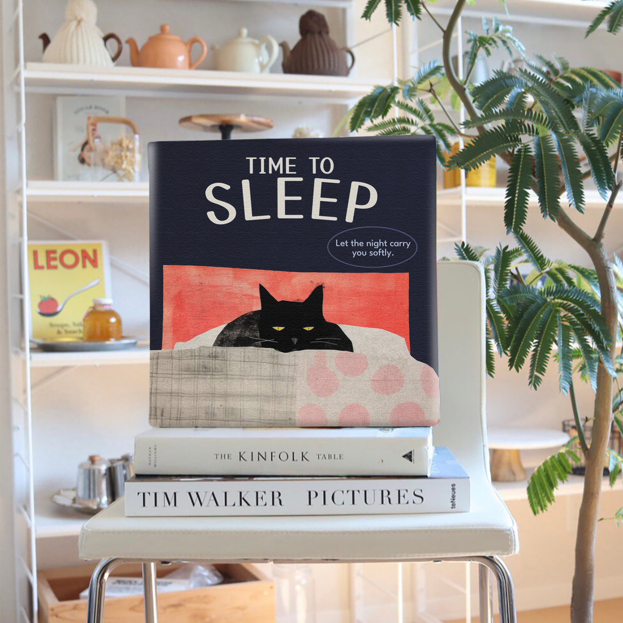 まどろみに誘う、眠りの番猫がそっと見守る – スリープ・キャット – Sleep Cat