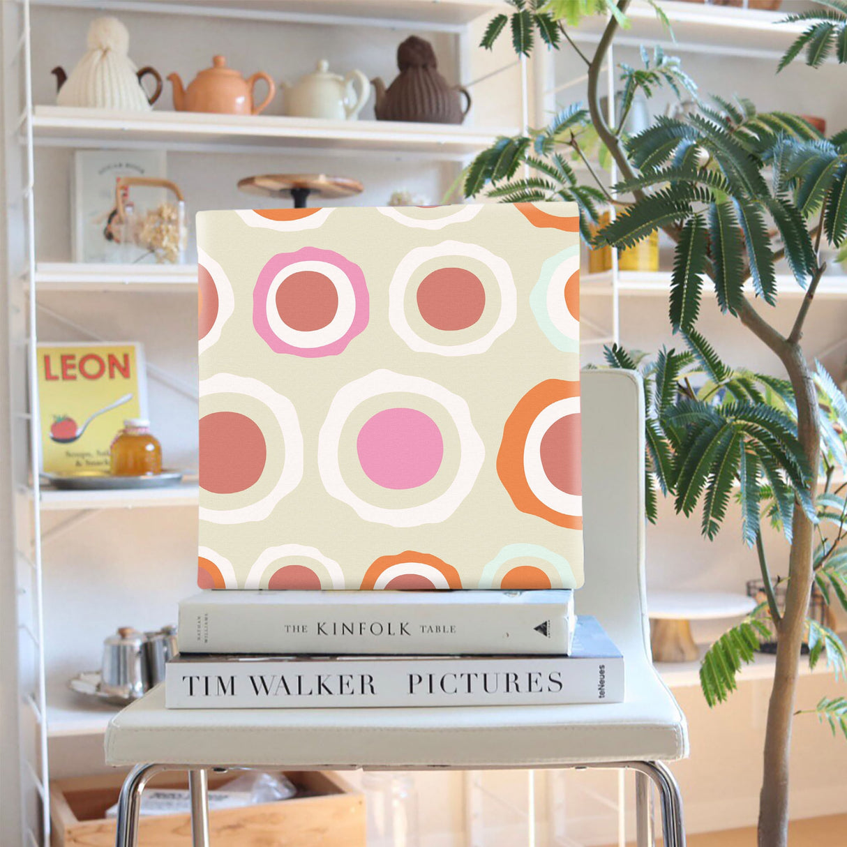 A polka dot fabric panel perfect for your entrance. Interior design for single living pat-0147