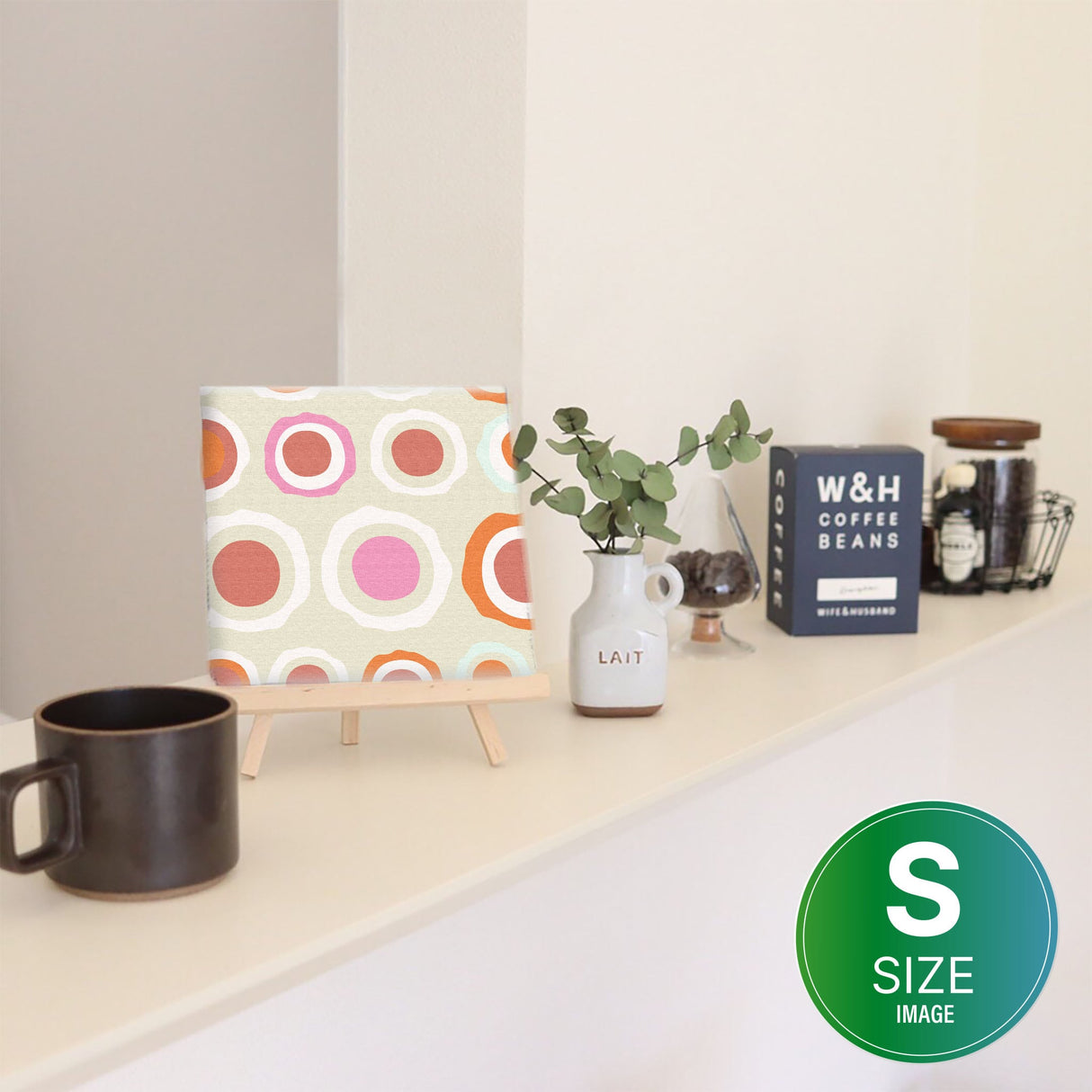 A polka dot fabric panel perfect for your entrance. Interior design for single living pat-0147