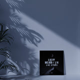 暗闇に包まれながら、星々の奥に眠る – レスト・ビニース・ザ・スターズ – Rest Beneath the Stars