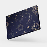 肩の力がふっと抜け、夜がやさしく微笑みかけるように – 月と日のささやき – Celestial Whispers