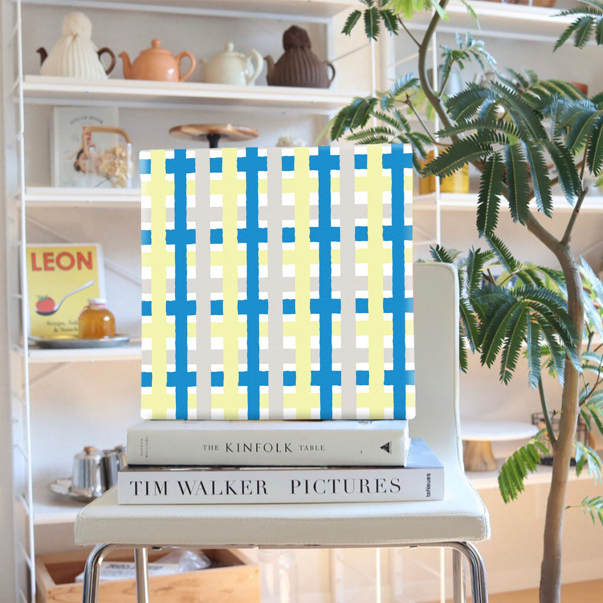 Checkered fabric panel recommended for entrance halls. Interior design for single living pat-0138